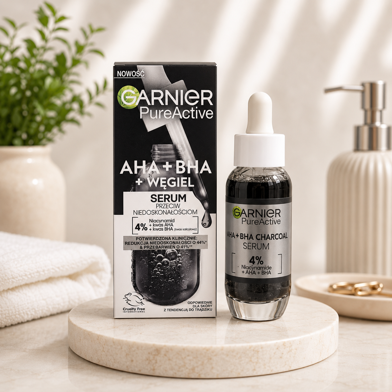 سرم ضدجوش گارنیر Pure Active AHA + BHA Charcoal Serum 4% – حجم 30 میلی‌لیتر  سرم Garnier Pure Active AHA + BHA Charcoal Serum با ترکیبی از نیاسینامید، AHA، BHA (اسید سالیسیلیک) و زغال فعال، به کاهش جوش، کنترل چربی پوست و بهبود ظاهر منافذ کمک می‌کند. این سرم با لایه‌برداری ملایم، سلول‌های مرده پوست را از بین برده و به صاف‌تر و شفاف‌تر شدن پوست کمک می‌کند.  فرمول سبک و زودجذب این محصول برای پوست‌های چرب، مختلط و مستعد جوش طراحی شده و با استفاده منظم، به کاهش لک‌های باقی‌مانده از جوش و یکدست شدن ظاهر پوست کمک می‌کند