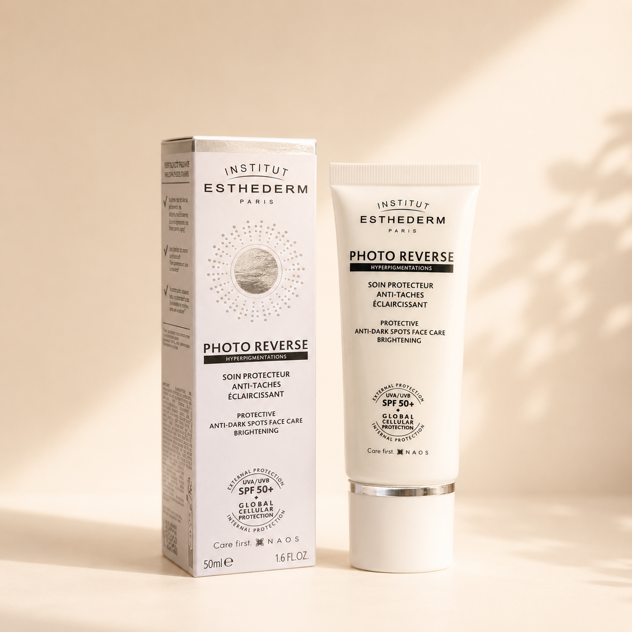 ضد آفتاب ضد لک استادرم Photo Reverse SPF50+  Institut Esthederm Photo Reverse Protective Anti-Dark Spots Face Care SPF50+ یک ضد آفتاب تخصصی فرانسوی است که علاوه بر محافظت بسیار بالا در برابر اشعه‌های UVA و UVB، به پیشگیری از ایجاد لک‌های ناشی از نور خورشید و کاهش ظاهر لک‌های موجود کمک می‌کند. این محصول برای افرادی که پوست مستعد لک، ملاسما یا هایپرپیگمانتاسیون دارند، انتخابی ایده‌آل است و با فناوری اختصاصی استادرم، از پوست در برابر آسیب‌های نوری و پیری زودرس محافظت می‌کند.