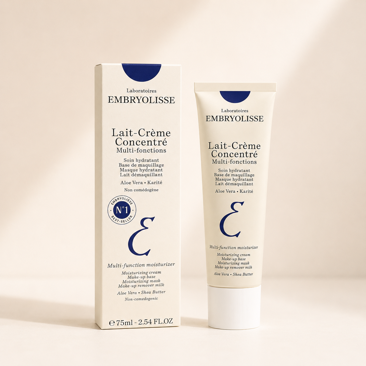 کرم چندمنظوره آمبریولیس Lait-Crème Concentré | مرطوب‌کننده، پرایمر و ماسک آبرسان  Embryolisse Lait-Crème Concentré یکی از محبوب‌ترین و پرفروش‌ترین محصولات مراقبت از پوست فرانسوی است که به دلیل فرمولاسیون چندمنظوره خود، جایگاه ویژه‌ای در روتین پوستی و کیف آرایش میکاپ آرتیست‌های حرفه‌ای دارد. این کرم با بافت سبک و مغذی، پوست را عمیقاً آبرسانی کرده، آن را نرم و لطیف می‌کند و به عنوان مرطوب‌کننده، پرایمر آرایش، ماسک آبرسان و حتی پاک‌کننده ملایم آرایش قابل استفاده است.  فرمول غنی این محصول با ترکیباتی مانند آلوئه‌ورا، شی‌باتر، موم زنبور عسل و پروتئین سویا به تغذیه، حفظ رطوبت و تقویت سد دفاعی پوست کمک کرده و ظاهری صاف و شاداب به پوست می‌بخشد.