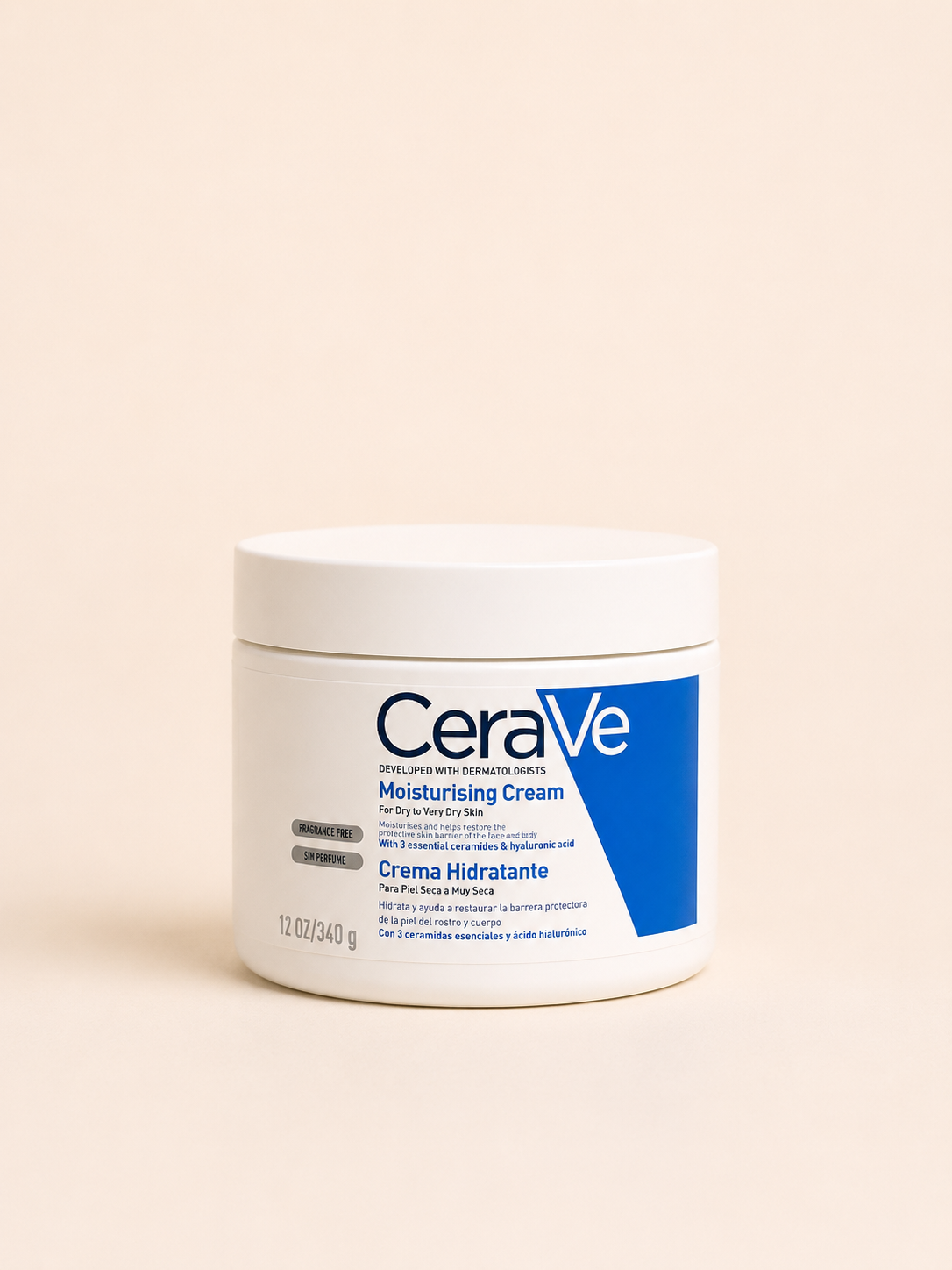 کرم مرطوب‌کننده سراوی (CeraVe Moisturising Cream) 340 گرم  کرم مرطوب‌کننده سراوی یکی از محبوب‌ترین محصولات مراقبت از پوست است که با همکاری متخصصان پوست تولید شده و برای پوست‌های خشک، خیلی خشک و حساس طراحی شده است. این کرم با بهره‌گیری از فناوری اختصاصی MVE، رطوبت را به‌صورت تدریجی تا 24 ساعت در پوست آزاد کرده و به تقویت سد دفاعی پوست کمک می‌کند.  فرمولاسیون این محصول حاوی 3 سرامید ضروری (Ceramide 1، 3 و 6-II) و هیالورونیک اسید است که علاوه بر آبرسانی عمیق، از تبخیر رطوبت جلوگیری کرده و خشکی، زبری و کشیدگی پوست را کاهش می‌دهد. بافت کرمی و غنی آن بدون ایجاد حس چربی یا چسبندگی جذب پوست شده و برای استفاده روی صورت و بدن مناسب است.
