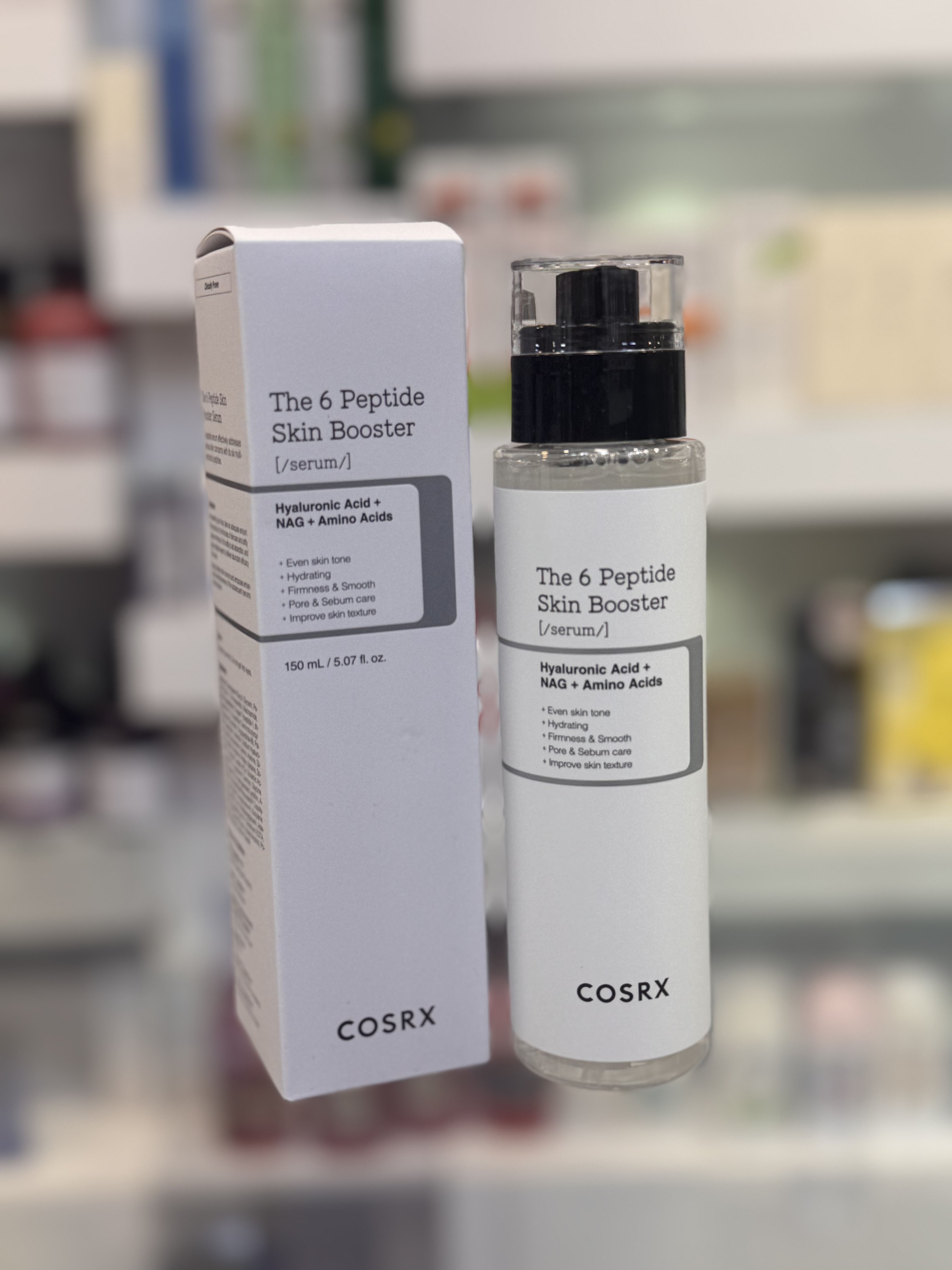 سرم 6 پپتاید کوزارکس (COSRX The 6 Peptide Skin Booster Serum)  سرم 6 پپتاید کوزارکس یک سرم تقویت‌کننده و جوان‌ساز پوست است که با ترکیبی از 6 نوع پپتاید، هیالورونیک اسید، N-Acetyl Glucosamine (NAG) و آمینواسیدها فرموله شده است. این محصول با آبرسانی عمیق، تقویت سد دفاعی پوست، بهبود خاصیت ارتجاعی و کاهش ظاهر منافذ، پوست را برای جذب بهتر سایر محصولات مراقبتی آماده می‌کند و انتخابی عالی برای استفاده در ابتدای روتین پوستی است.