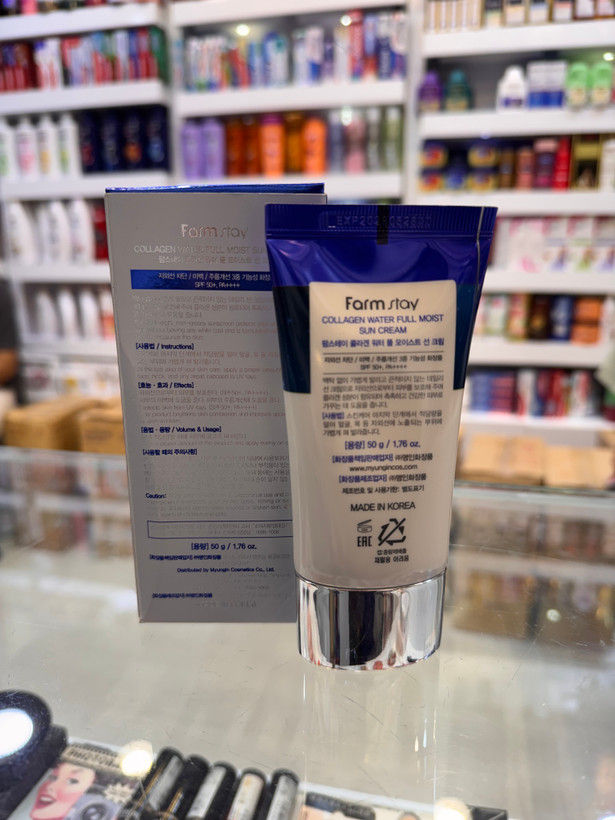 کرم ضد آفتاب کلاژن فارماستِی مدل Collagen Water Full Moist SPF 50+ PA++++